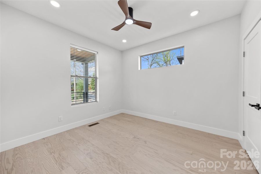Spacious, unfurnished interior of a new home in , Asheville (Image 27).