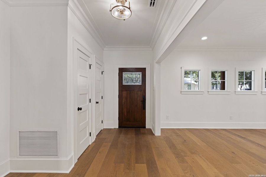 Spacious, unfurnished interior of a new home in , San Antonio (Image 33).