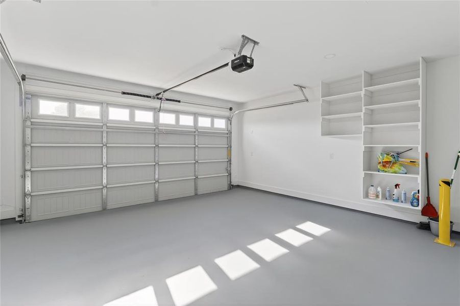 Spacious, unfurnished interior of a new home in , Gun Barrel City (Image 22).