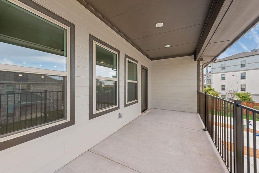 Exterior details and patio area of a home in Bayside, Rowlett (Image 3).