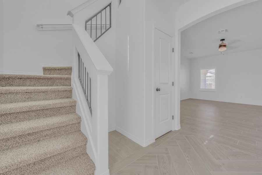 Representative unfurnished interior of a home built from the Bellagio 425SSC by Saratoga Homes in Paseo Del Este, El Paso (Image 27).