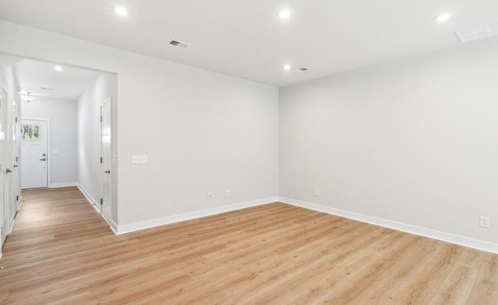 Spacious, unfurnished interior of a new home in Crescent Cove, Summerville (Image 12).