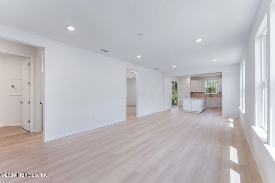 Spacious, unfurnished interior of a new home in Del Webb Wildlight, Yulee (Image 31).