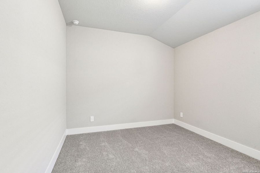 Spacious, unfurnished interior of a new home in Lark Canyon, New Braunfels (Image 43).