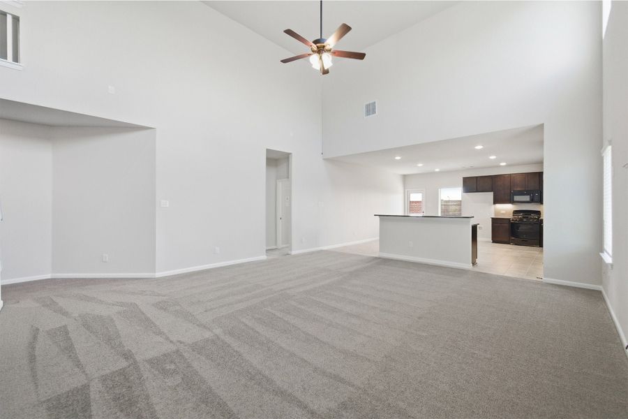 Spacious, unfurnished interior of a new home in Saddlebrook Estates, Waxahachie (Image 51).