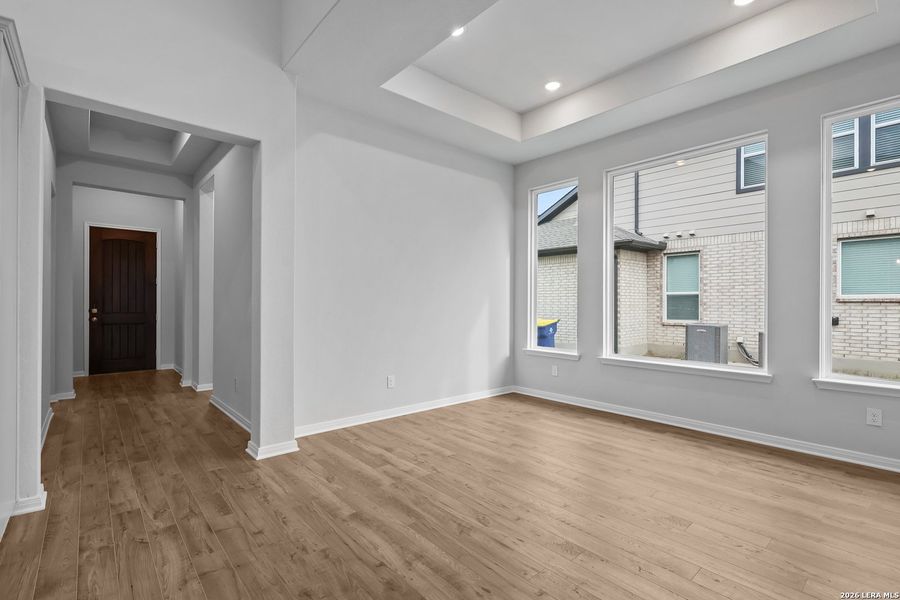 Spacious, unfurnished interior of a new home in Buffalo Crossing, Cibolo (Image 16).