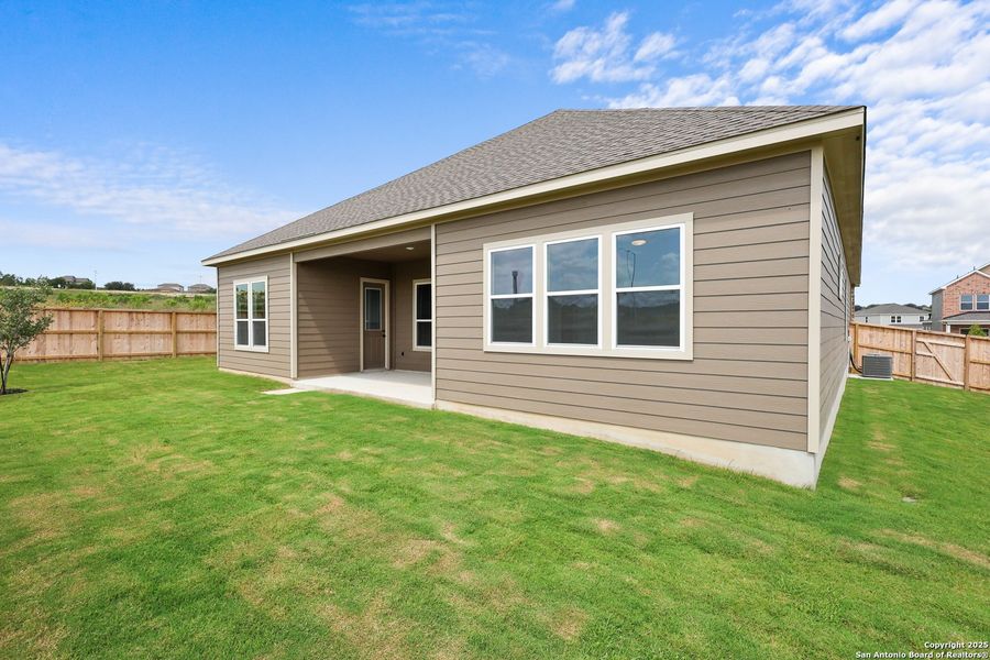 Exterior details of a home in Homestead, Schertz (Image 26).