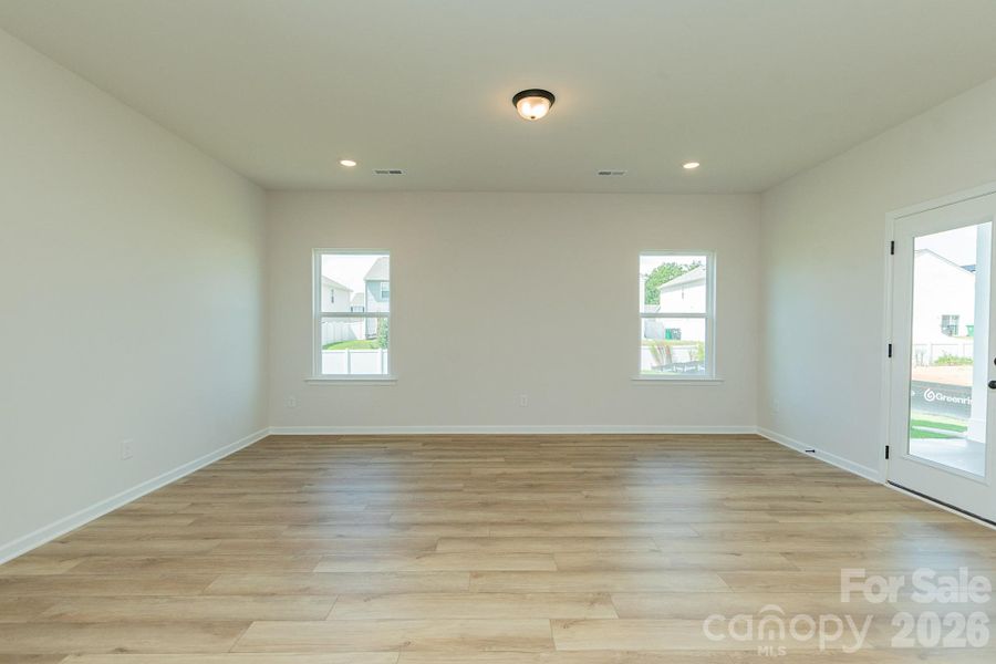 Spacious, unfurnished interior of a new home in Sunset Meadows, Charlotte (Image 17).