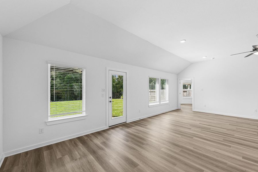 Spacious, unfurnished interior of a new home in Summerview, Fulshear (Image 11). Spacious, unfurnished interior of a new home in Summerview, Fulshear (Image 11).