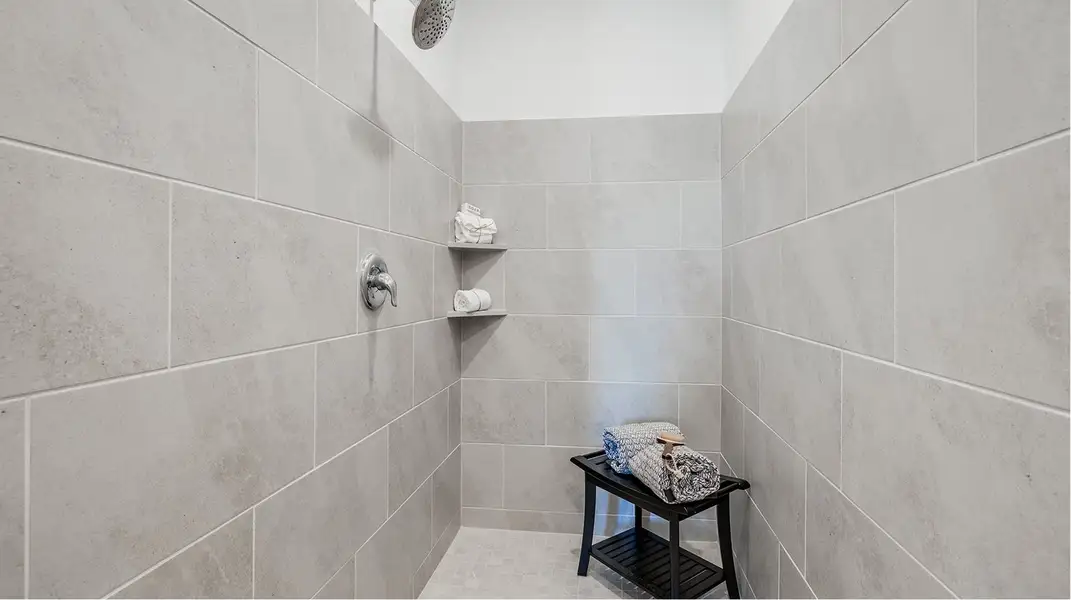 EI Owners Bath Shower