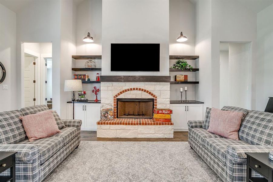 Furnished interior view inside a new home in , Waxahachie (Image 9).