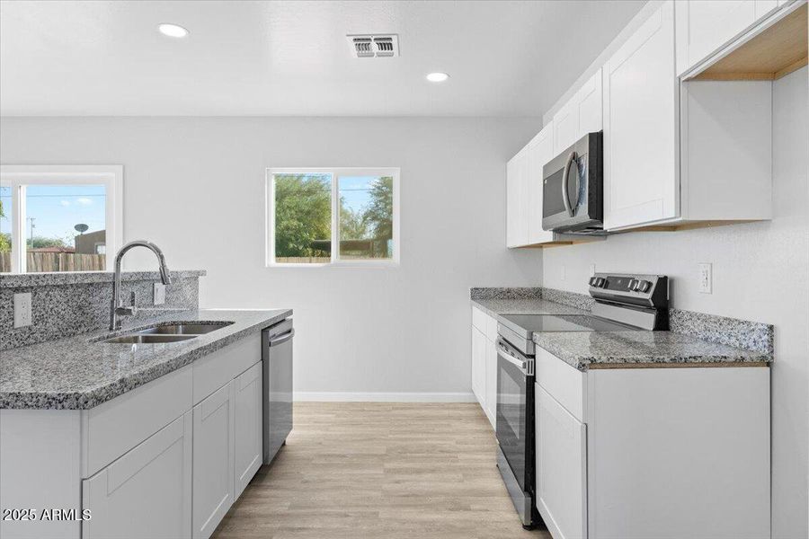 Thick granite and lots of storage Thick granite and lots of storage