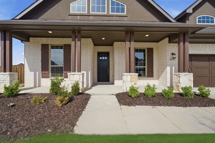 Exterior details and patio area of a home in Sonoma Verde, Heath (Image 3).