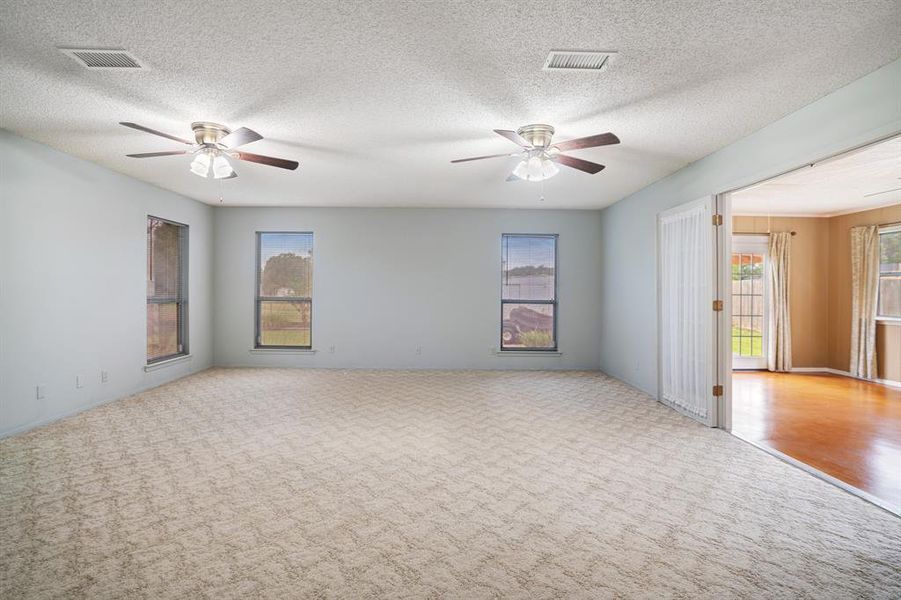 Spacious, unfurnished interior of a new home in , Paris (Image 17).