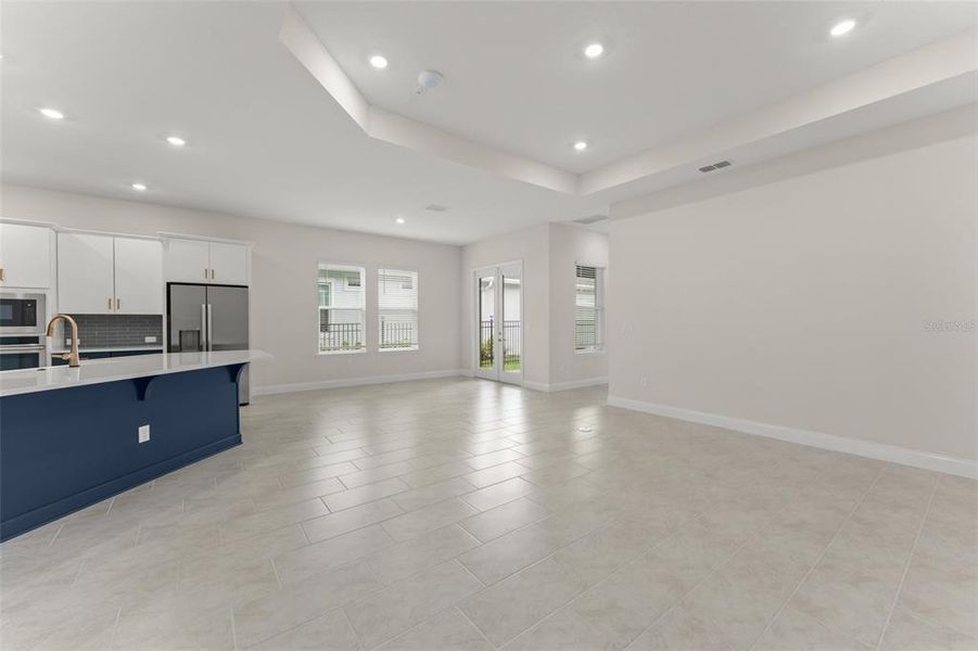Spacious, unfurnished interior of a new home in , Orlando (Image 40).