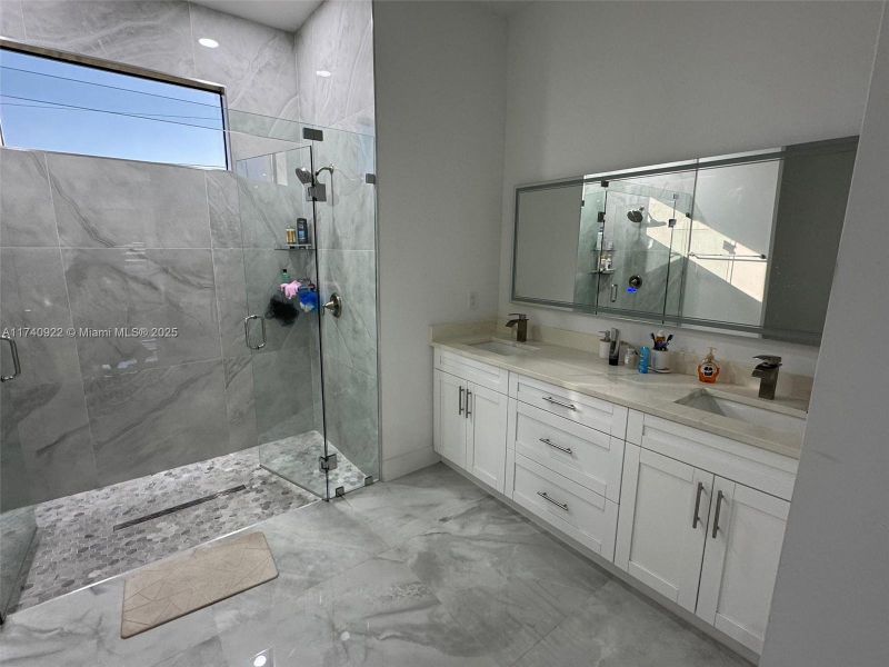 Furnished interior view inside a new home in , Cape Coral (Image 2).