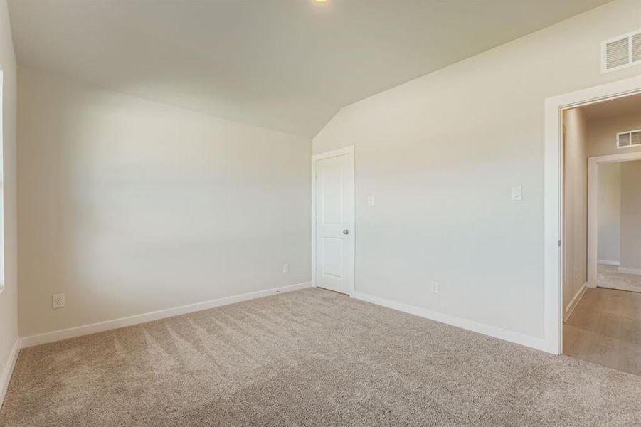 Spacious, unfurnished interior of a new home in Middlefield Village, Dallas (Image 18).