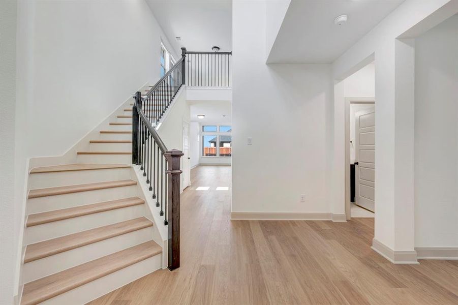 Spacious, unfurnished interior of a new home in Creekshaw – Gardens, Royse City (Image 27).