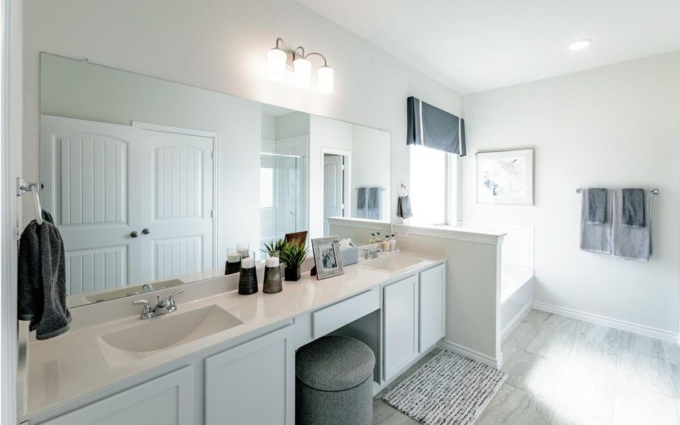 Furnished interior view inside a new home in Steed Landing, Texas City (Image 3).