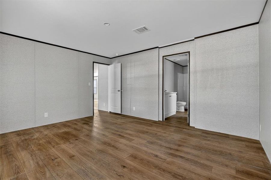 Spacious, unfurnished interior of a new home in , Williston (Image 31).