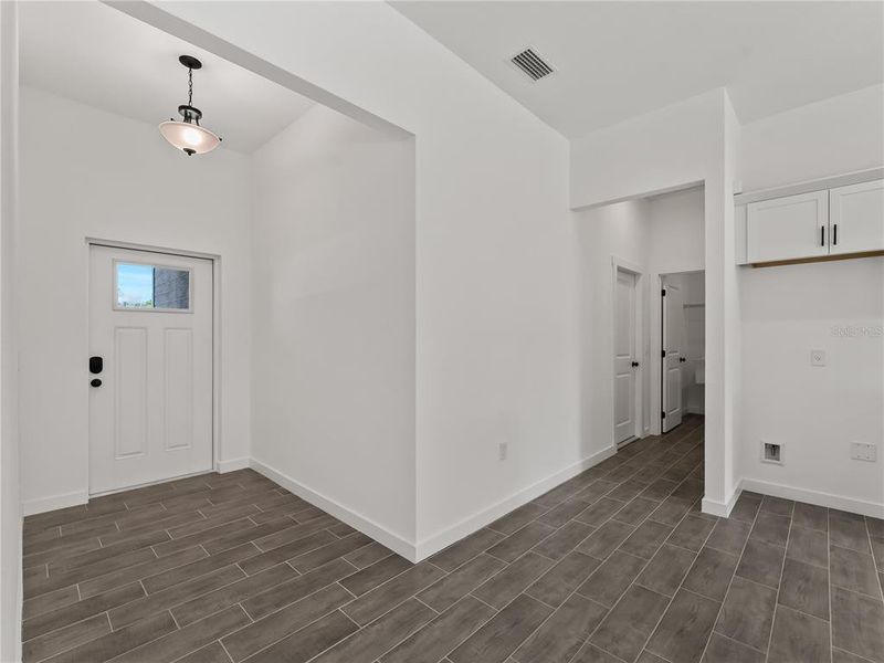 Spacious, unfurnished interior of a new home in , North Port (Image 19).