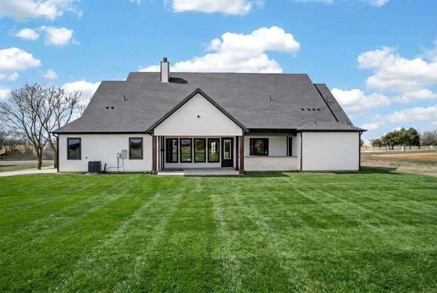 Exterior details and patio area of a home in , Celeste (Image 4).