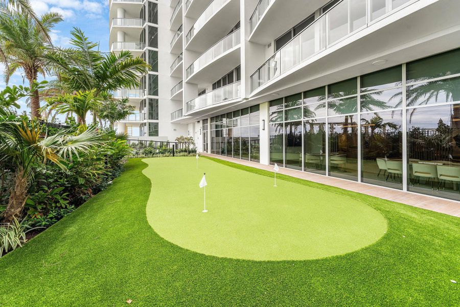 PUTTING GREEN PUTTING GREEN