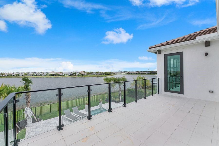 Exterior details and patio area of a home in Solana Bay at Avenir, Palm Beach Gardens (Image 4).
