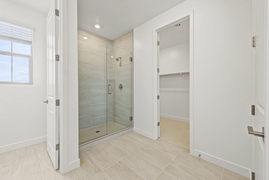 Spacious, unfurnished interior of a new home in Bella Storia, Gilbert (Image 10).