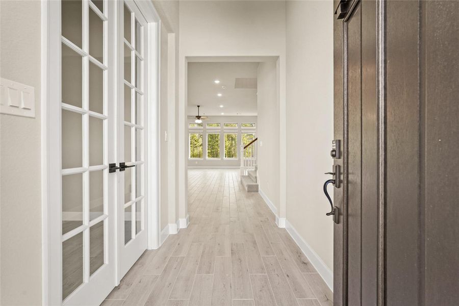 Spacious, unfurnished interior of a new home in Waterstone on Lake Conroe, Montgomery (Image 27).