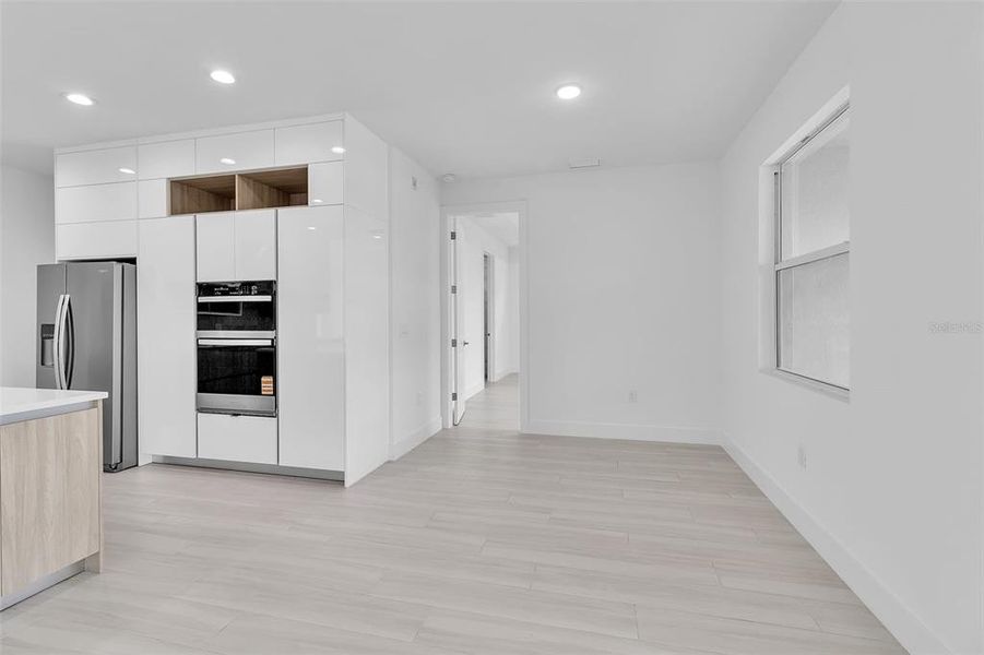 Spacious, unfurnished interior of a new home in , Punta Gorda (Image 41).