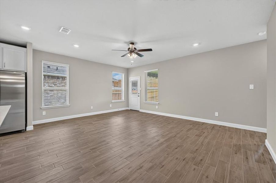 Spacious, unfurnished interior of a new home in , Justin (Image 23).