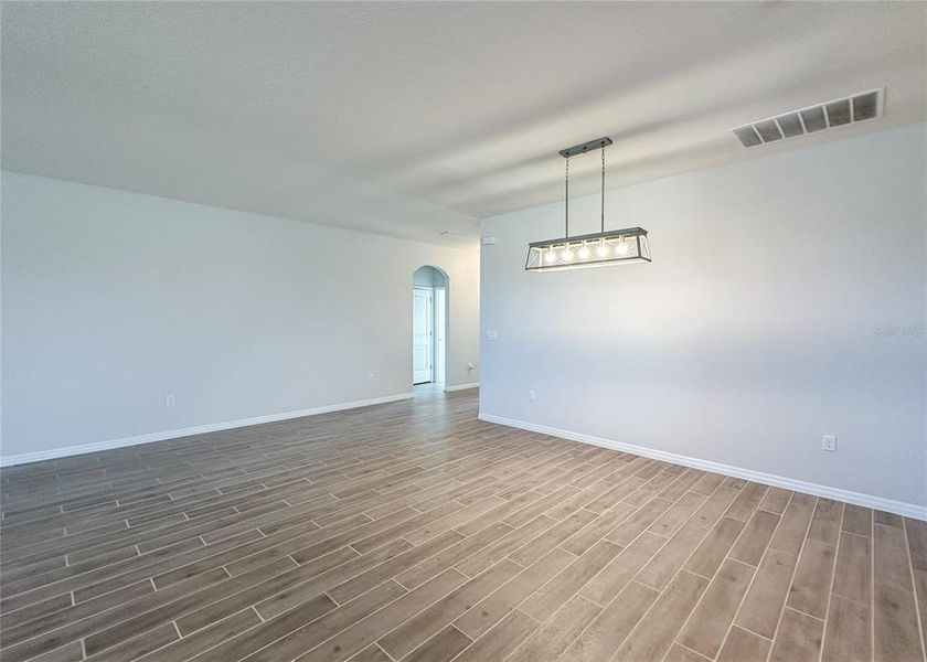 Spacious, unfurnished interior of a new home in , Winter Garden (Image 28).