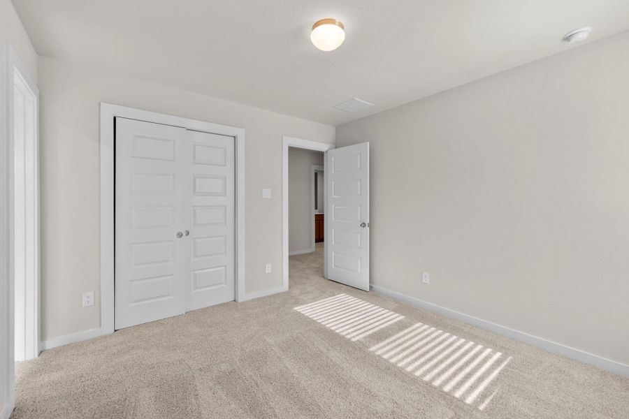 Spacious, unfurnished interior of a new home in Barton Creek Ranch, Conroe (Image 18).
