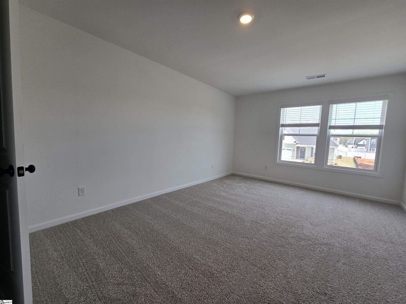 Spacious, unfurnished interior of a new home in Shiloh Trail, Wellford (Image 31).