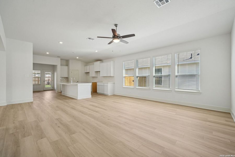 Spacious, unfurnished interior of a new home in Estancia Ranch - Premier Series, San Antonio (Image 18).