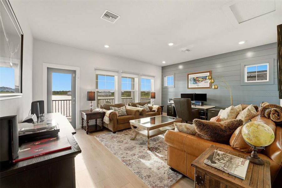 Furnished interior view inside a new home in Emerald Landing at Waterside at Lakewood Ranch – Lake Series, Sarasota (Image 15). Furnished interior view inside a new home in Emerald Landing at Waterside at Lakewood Ranch – Lake Series, Sarasota (Image 15).