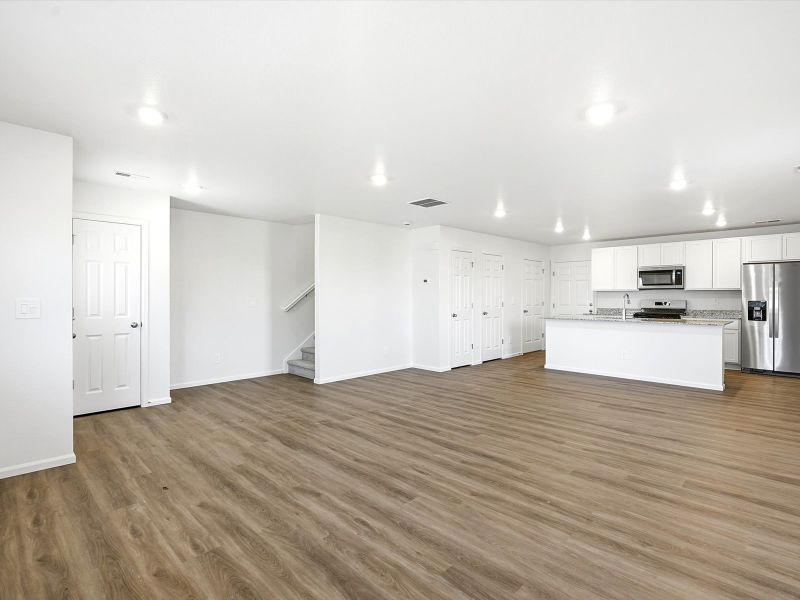 Spacious, unfurnished interior of a new home in Skyview at High Point, Aurora (Image 10).