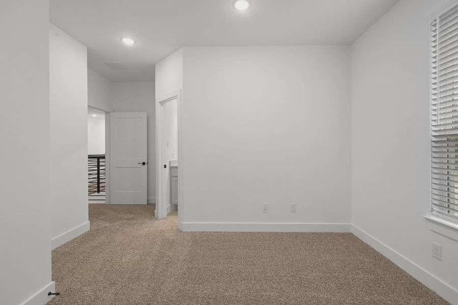 Spacious, unfurnished interior of a new home in Evergreen, Fulshear (Image 37).