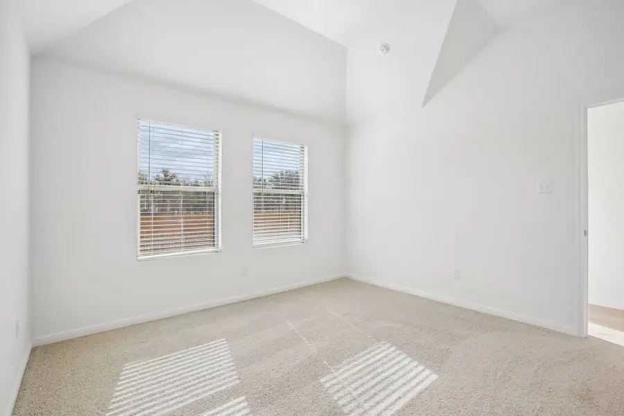 Spacious, unfurnished interior of a new home in Trinity Ranch, Elgin (Image 33).