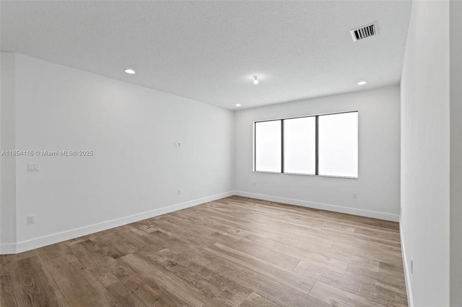 Spacious, unfurnished interior of a new home in , Boca Raton (Image 22).
