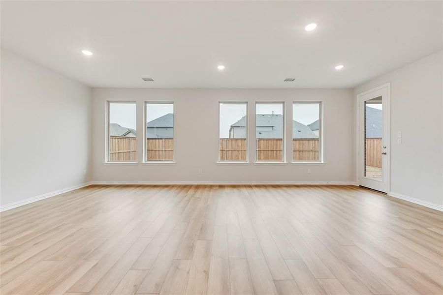 Spacious, unfurnished interior of a new home in Spiritas Ranch, Little Elm (Image 22).