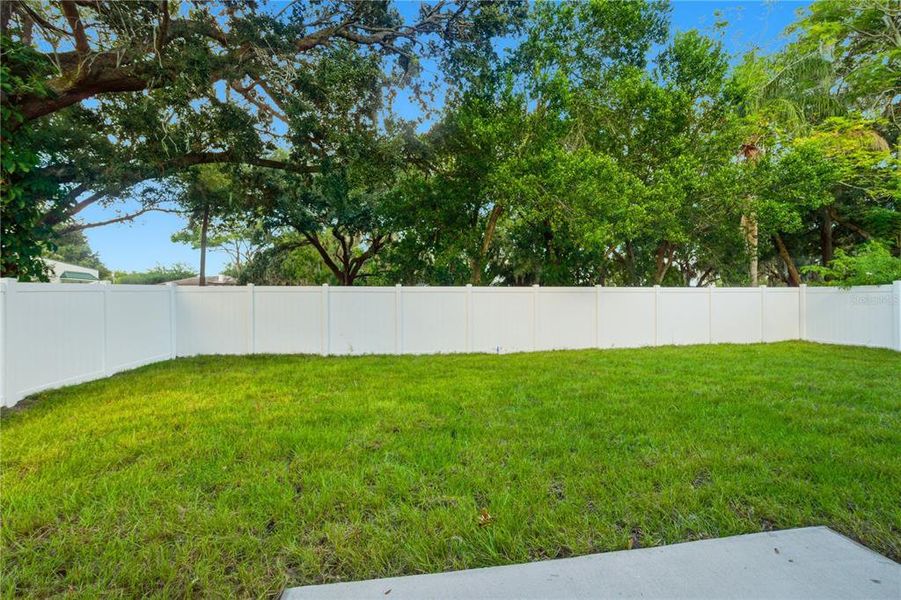 Exterior details and patio area of a home in , Belle Isle (Image 4).