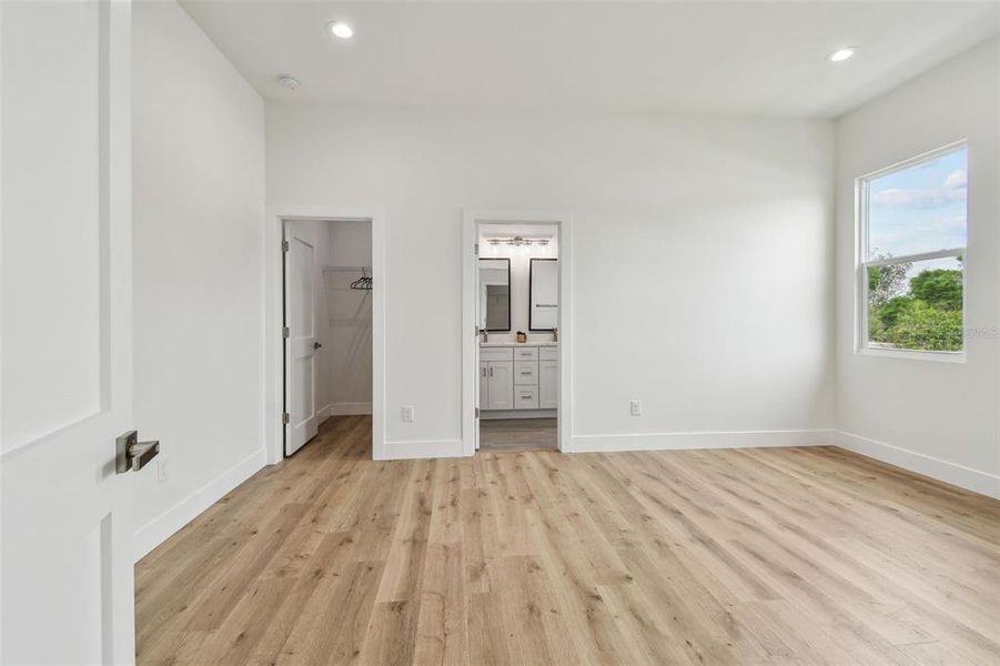 Spacious, unfurnished interior of a new home in , St. Petersburg (Image 30). Spacious, unfurnished interior of a new home in , St. Petersburg (Image 30).