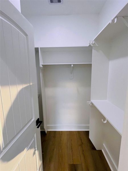 Spacious, unfurnished interior of a new home in , Houston (Image 43).