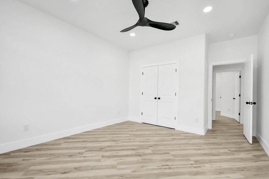 Spacious, unfurnished interior of a new home in , Rosharon (Image 13).