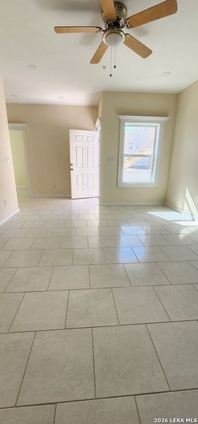 Spacious, unfurnished interior of a new home in , Eagle Pass (Image 8).