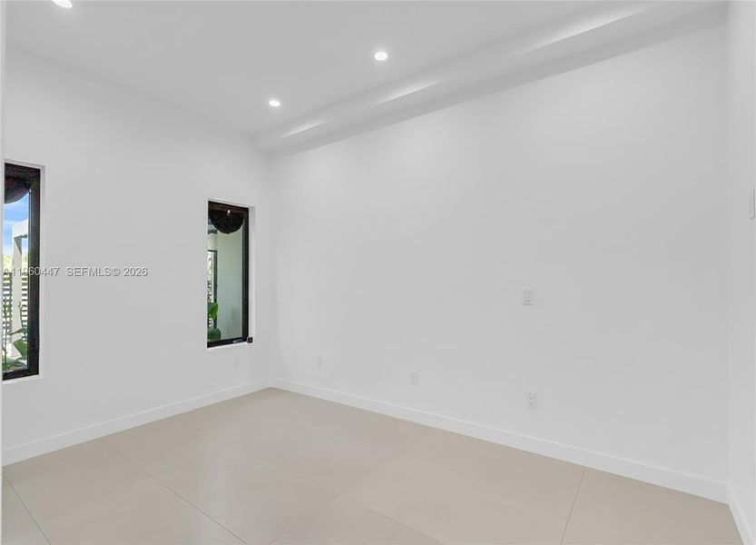 Spacious, unfurnished interior of a new home in , Miami (Image 22).