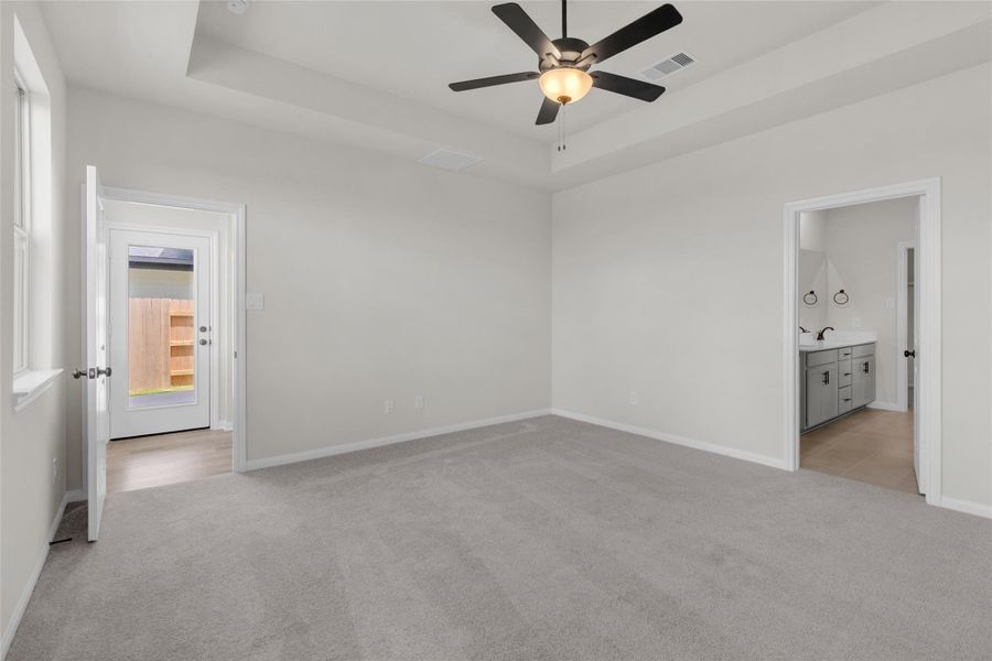 Spacious, unfurnished interior of a new home in Elyson, Katy (Image 9).