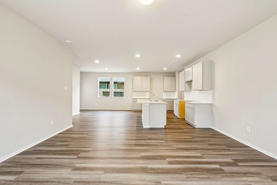 Spacious, unfurnished interior of a new home in Sorella, Tomball (Image 14).